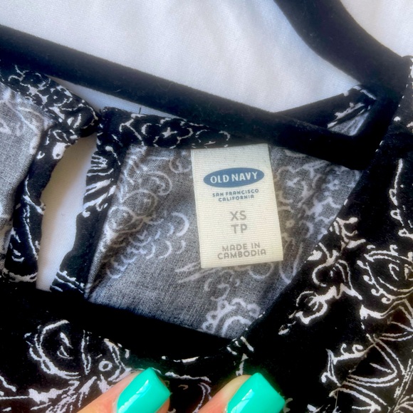 OLD NAVY CASUAL BLACK AND WHITE PRINTED SHORT DRESS - Picture 2 of 4